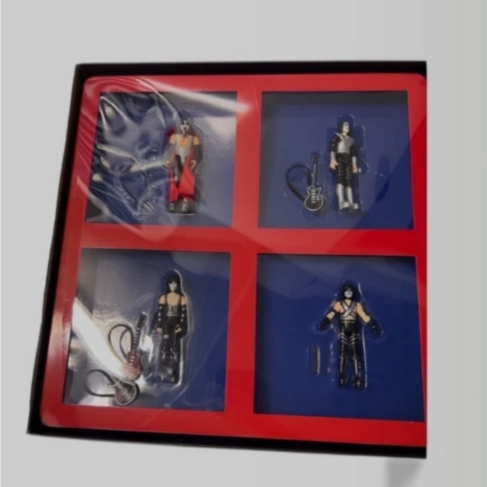 KISS Love Gun 3 3/4 Inch Action Figures Entertainment Earth Limited Edition NEW - Picture 7 of 8